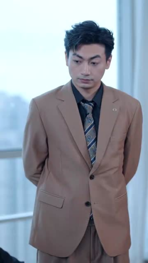 死对头破产后被我包养了（100集）短剧太精彩了