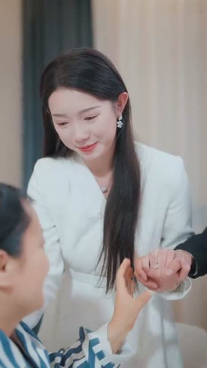轻拥他的月亮（100集）全网短剧抢先看
