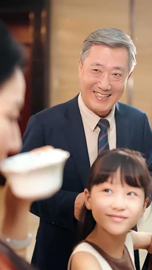 萌宝告状，农民工爹地是战神&萌宝告状农民工爹地是战神 (60集) 热门了短剧