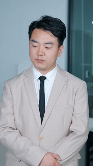 拦下影帝豪车后,我与他契约成婚(94集) 拦下影帝豪车后,我与他契约成婚(94集)我全都看完了